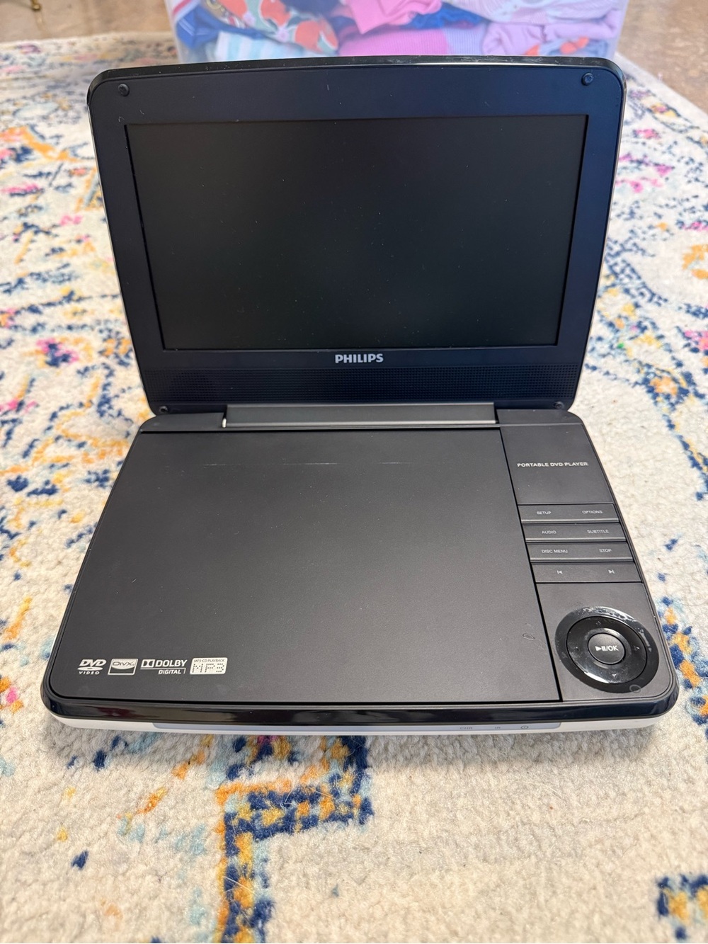 Philips PD9000/37: 9" LCD Portable DVD Player, 5 Hour Battery - White/Black